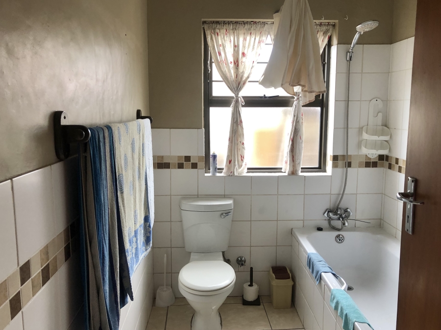 5 Bedroom Property for Sale in Strand North Western Cape